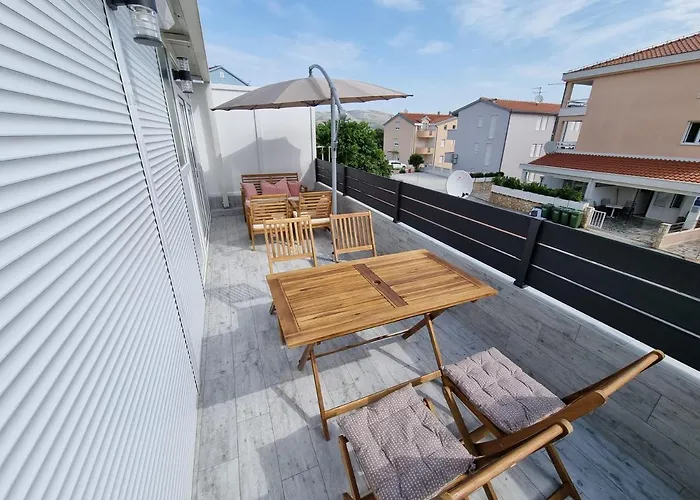 Svitogor アパート トロギール